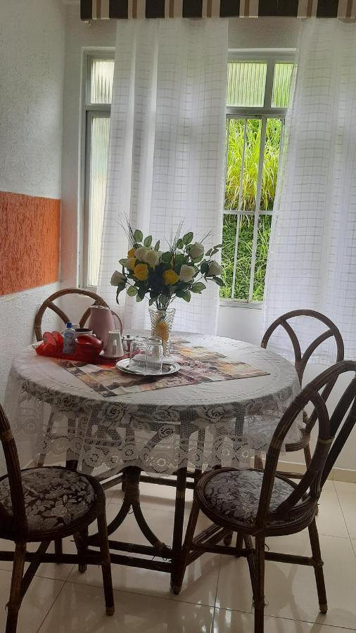 Rio Vermelho Orla Apartment: 2-Bedroom Beachfront with Wi-Fi & A/C Salvador Exterior photo